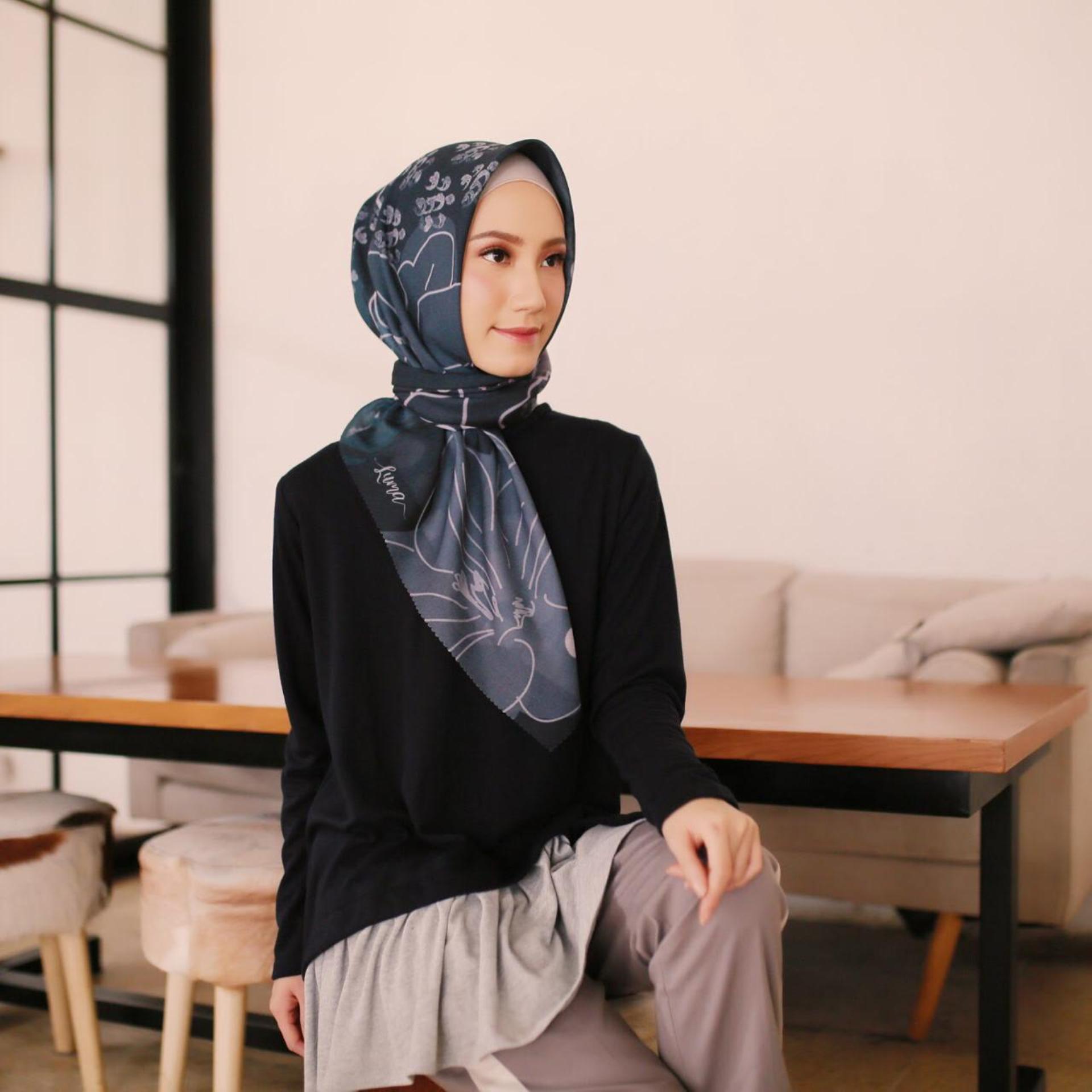 Warna Jilbab Yang Cocok Dengan Pakaian Hitam