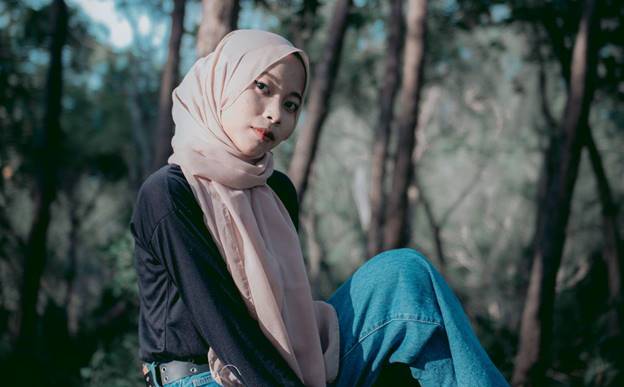 warna jilbab soft cocok dengan baju warna hitam