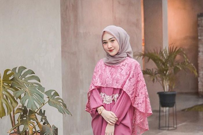 Brokat Pink Dan Jilbab Warna Coklat: Kombinasi Yang Sempurna
