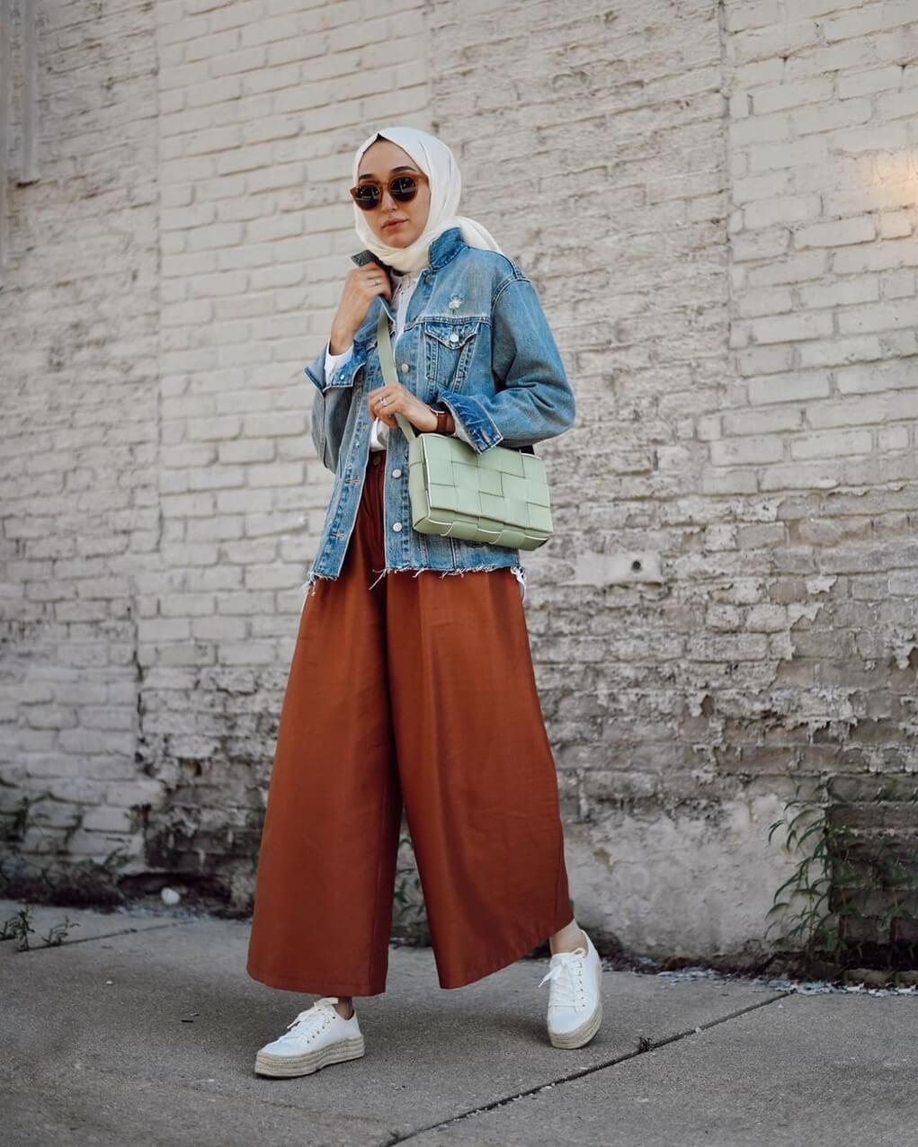 OOTD Jaket Jeans Crop Hijab dengan Celana Palazzo