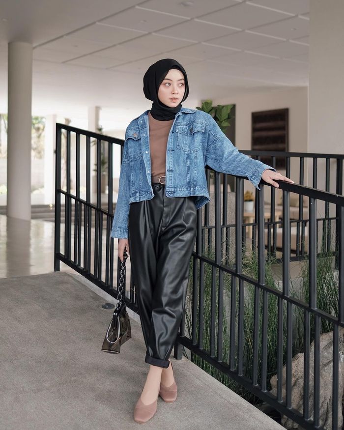 OOTD Jaket Jeans Crop Hijab dengan Legging